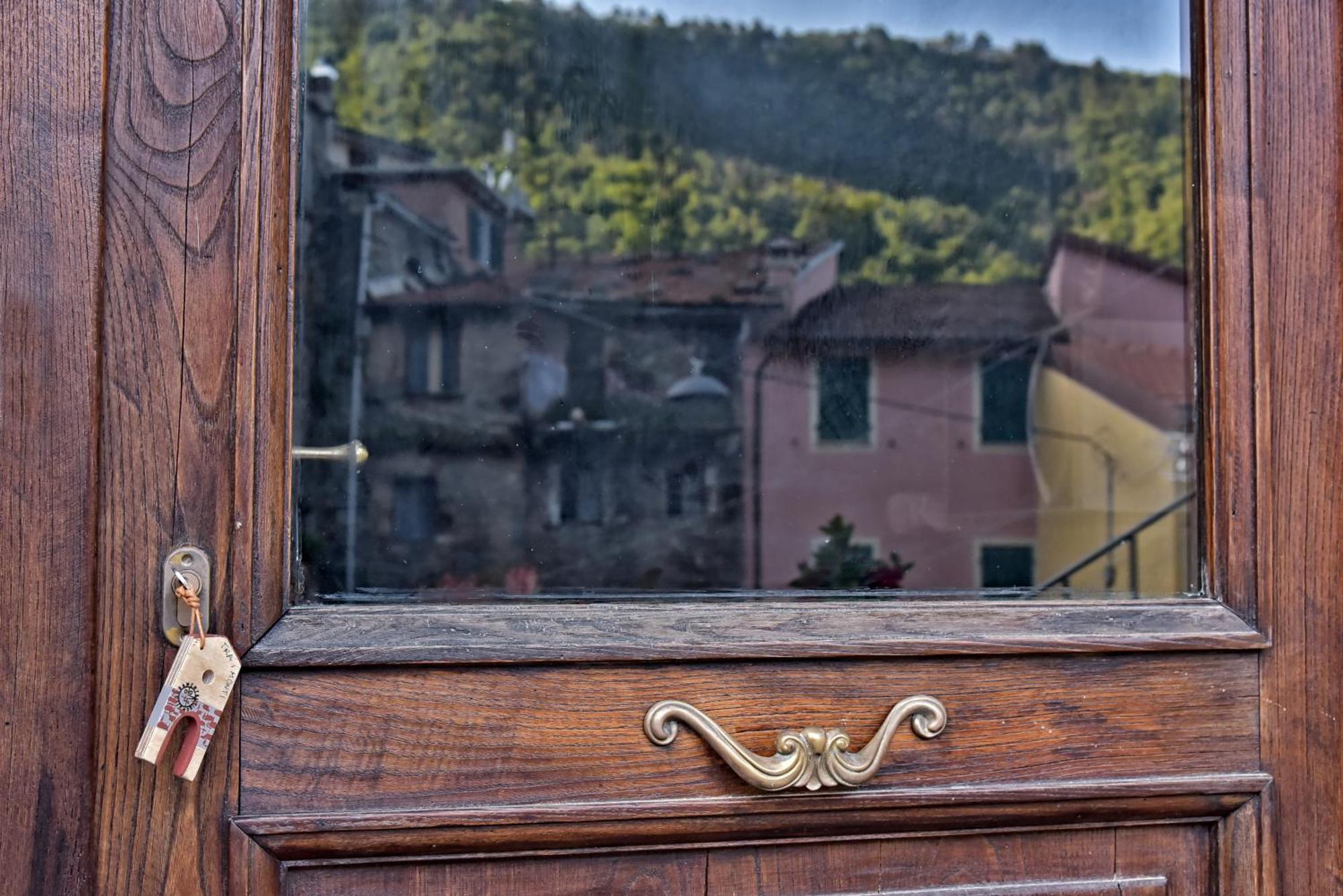 Casa Vacanze Tra I Monti E San Martino Biassa Exteriör bild