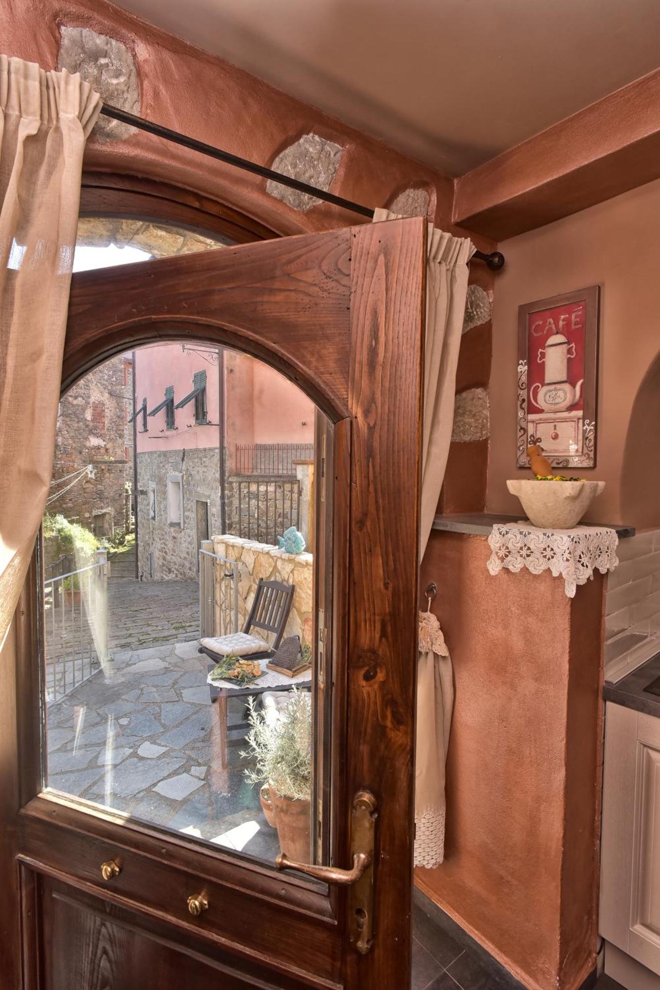 Casa Vacanze Tra I Monti E San Martino Biassa Exteriör bild