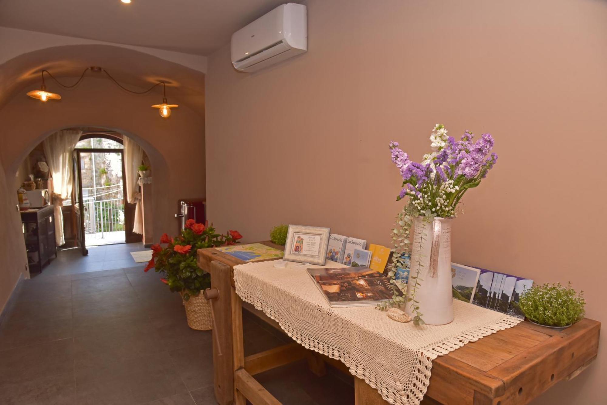 Casa Vacanze Tra I Monti E San Martino Biassa Exteriör bild