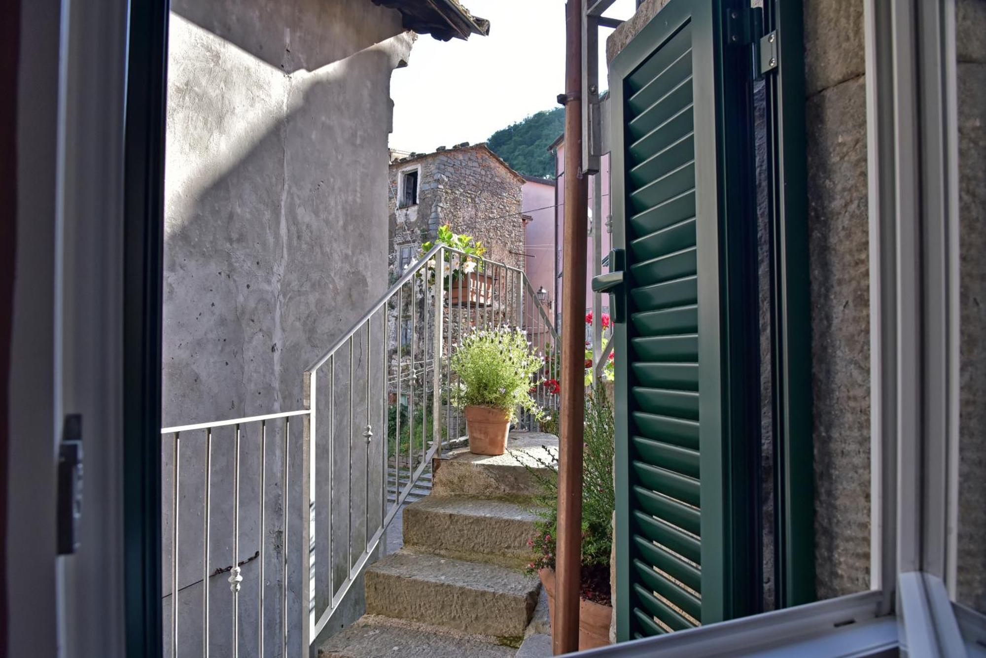 Casa Vacanze Tra I Monti E San Martino Biassa Exteriör bild