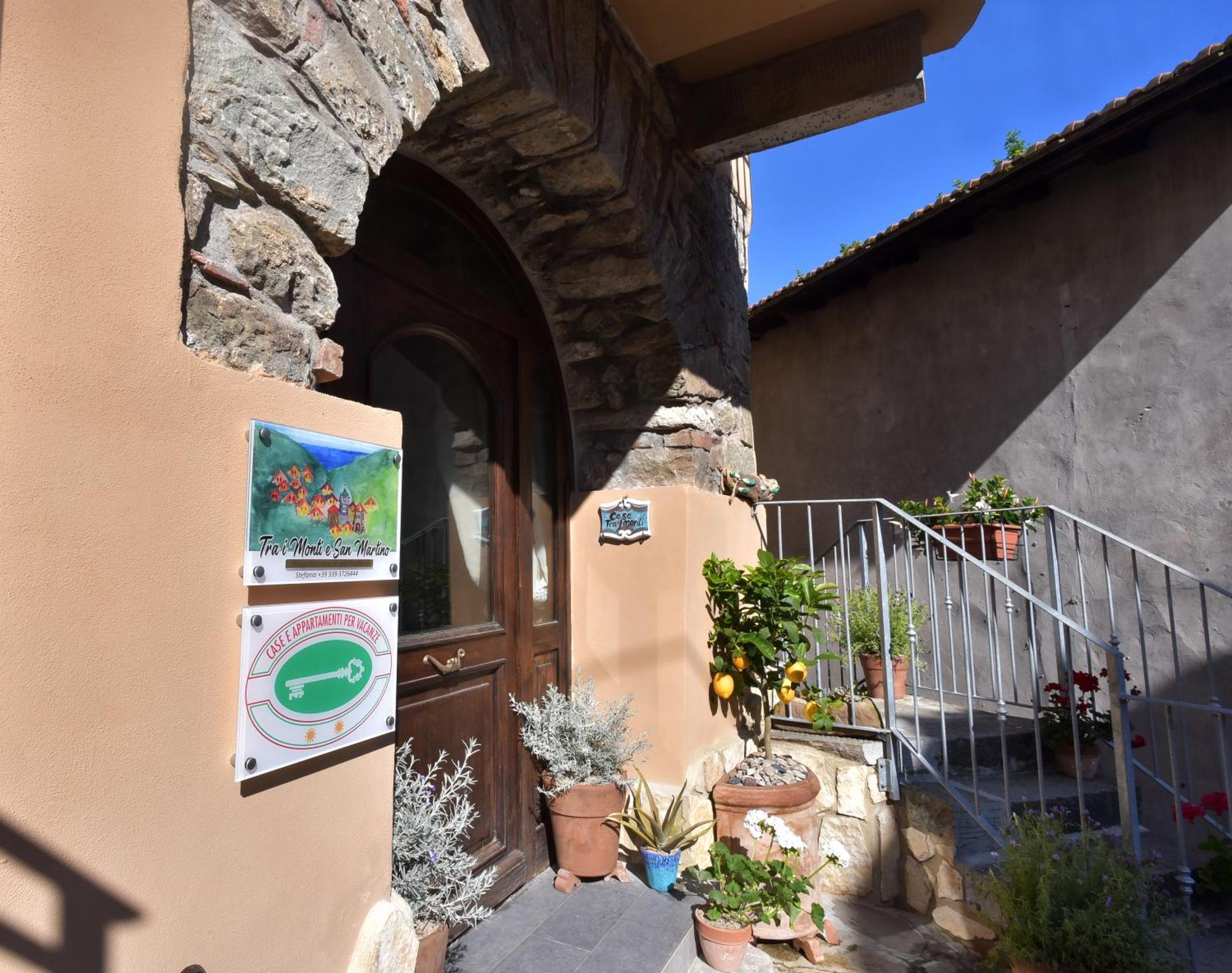 Casa Vacanze Tra I Monti E San Martino Biassa Exteriör bild