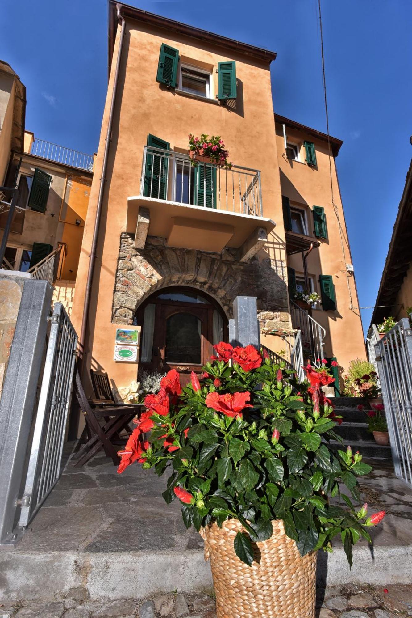Casa Vacanze Tra I Monti E San Martino Biassa Exteriör bild